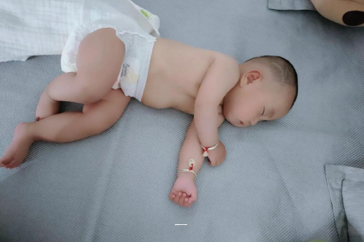 赵县宝宝上火有眼屎